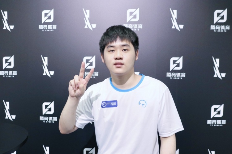 三场比赛中 三场比赛中