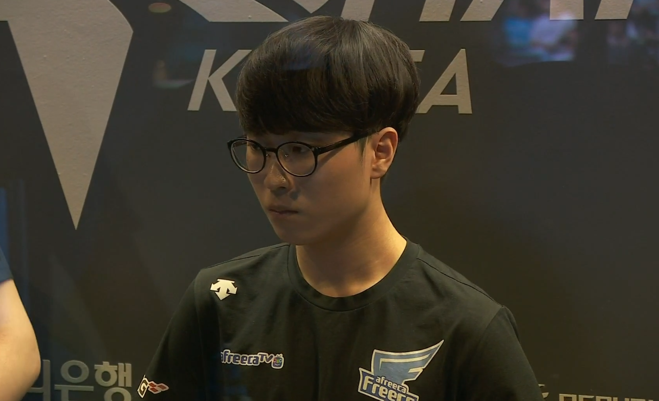 通过鲜明的 通过鲜明的