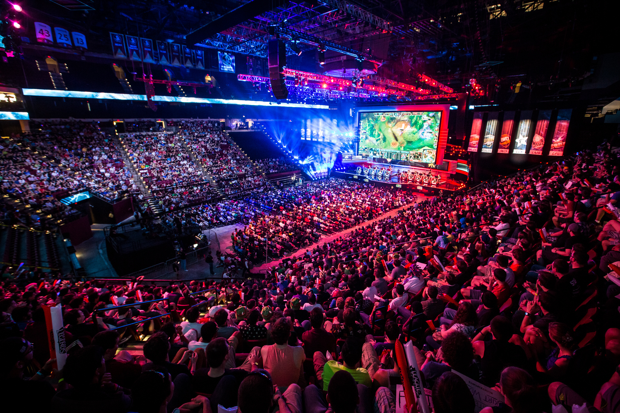 贯穿三点的 贯穿三点的